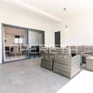 Kuća s 5 apartmana, Vodice- Srima