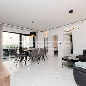 Kuća s 5 apartmana, Vodice- Srima