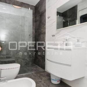 Kuća s 5 apartmana, Vodice- Srima