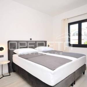 Kuća s 5 apartmana, Vodice- Srima