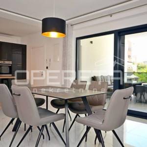 Kuća s 5 apartmana, Vodice- Srima