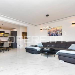 Kuća s 5 apartmana, Vodice- Srima
