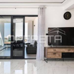 Kuća s 5 apartmana, Vodice- Srima