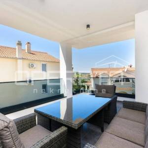 Kuća s 5 apartmana, Vodice- Srima