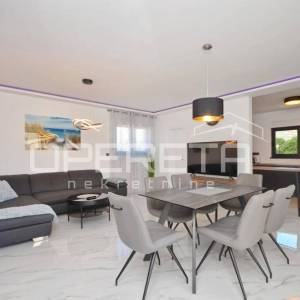 Kuća s 5 apartmana, Vodice- Srima