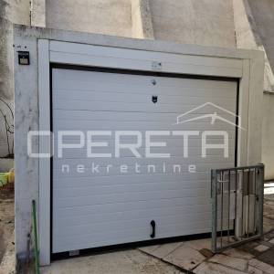 Kuća s 9 etažirana stana i parkinga, garažom i kvalitetnom gradnjom