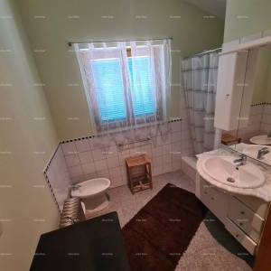 Kuća s bazenom i velikom okućnicom!