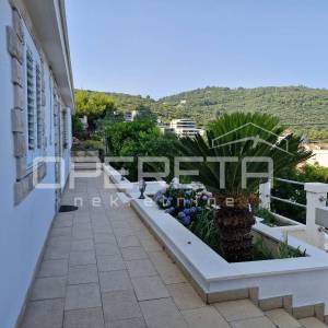 Kuća s bazenom u blizini mora i grada Korčule – Žrnovska Banja