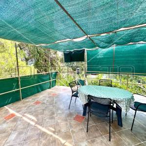 Kuća s konobom i prostranim dvorištem u Murteru, 80,57 m2
