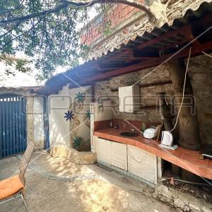 Kuća s konobom i prostranim dvorištem u Murteru, 80,57 m2