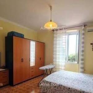 Kuća s pogledom na more u Bujama