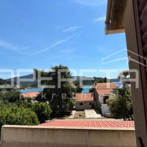 Kuća s potencijalom –  Uvala Gradina, 100 m od mora, Vela Luka
