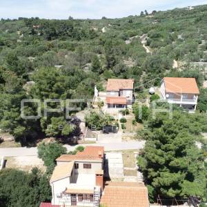 Kuća s potencijalom –  Uvala Gradina, 100 m od mora, Vela Luka