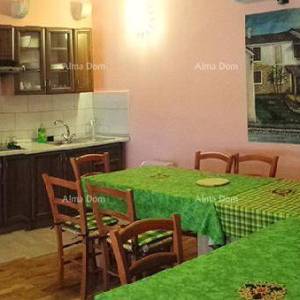 Kuća s restoranom u blizini Ližnjana - Odlična investicija!