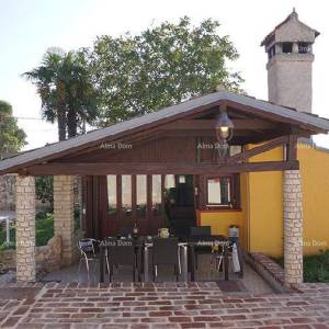Kuća s restoranom u blizini Ližnjana - Odlična investicija!