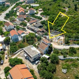 Kuća sa 7 apartmana i mnogo potencijala, Lumbarda