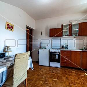 Kuća sa 7 apartmana i mnogo potencijala, Lumbarda