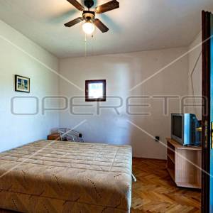 Kuća sa 7 apartmana i mnogo potencijala, Lumbarda