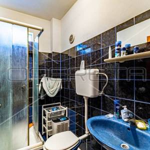Kuća sa 7 apartmana i mnogo potencijala, Lumbarda