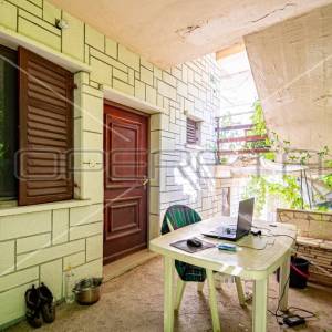 Kuća sa 7 apartmana i mnogo potencijala, Lumbarda