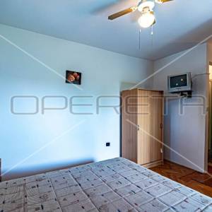 Kuća sa 7 apartmana i mnogo potencijala, Lumbarda