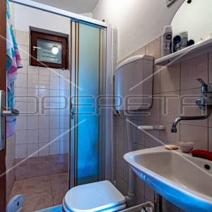 Kuća sa 7 apartmana i mnogo potencijala, Lumbarda