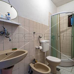 Kuća sa 7 apartmana i mnogo potencijala, Lumbarda