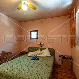 Kuća sa 7 apartmana i mnogo potencijala, Lumbarda