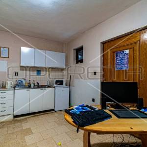 Kuća sa 7 apartmana i mnogo potencijala, Lumbarda