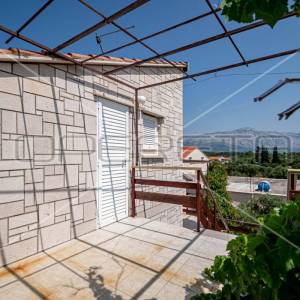 Kuća sa 7 apartmana i mnogo potencijala, Lumbarda