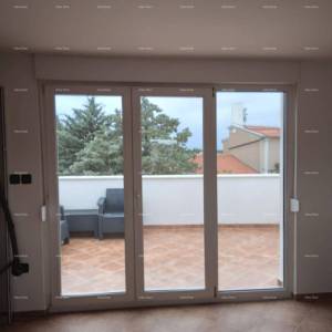 Kuća sa dva apartmana u centru Medulina.