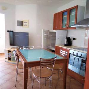 Kuća sa dva apartmana u centru Medulina.