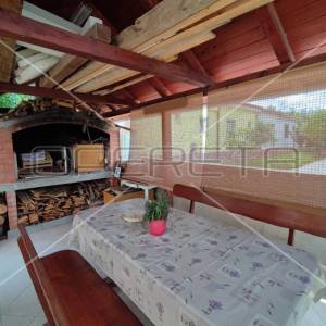 Kuća sa dva stana i vrtom, blizina mora, Sabunike-Nin, Zadar