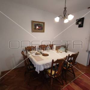 Kuća sa dva stana i vrtom, blizina mora, Sabunike-Nin, Zadar