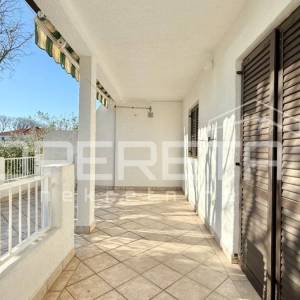 Kuća sa tri apartmana u centru, Starigrad Paklenica, PRILIKA 
