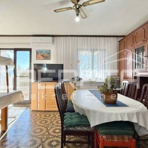 Kuća sa tri apartmana u centru, Starigrad Paklenica, PRILIKA 
