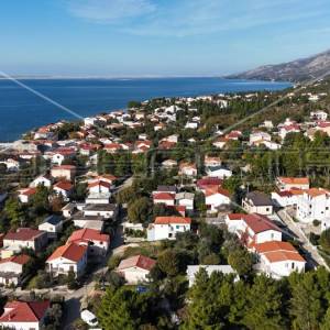 Kuća sa tri apartmana u centru, Starigrad Paklenica, PRILIKA 
