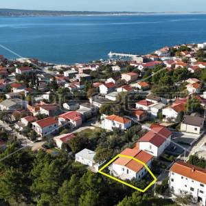 Kuća sa tri apartmana u centru, Starigrad Paklenica, PRILIKA 
