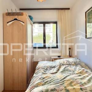 Kuća sa tri apartmana u centru, Starigrad Paklenica, PRILIKA 
