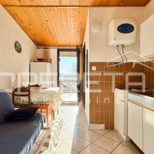 Kuća sa tri apartmana u centru, Starigrad Paklenica, PRILIKA 

