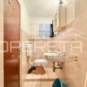 Kuća sa tri apartmana u centru, Starigrad Paklenica, PRILIKA 

