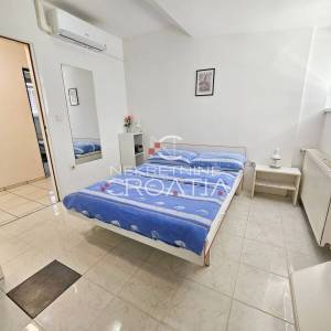 Kuća sa uhodanim poslovnim prostorom!