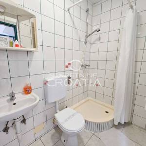 Kuća sa uhodanim poslovnim prostorom!