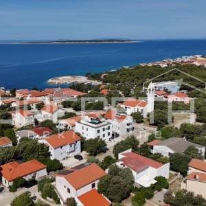 Kuća sa više mogućnosti - Mandre
