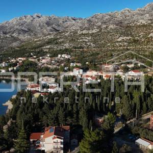 Kuća sa više stambenih jedinica, 150m do mora, Starigrad Paklenica 
