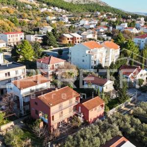 Kuća sa više stambenih jedinica, 150m do mora, Starigrad Paklenica 
