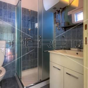 Kuća sa više stambenih jedinica, 150m do mora, Starigrad Paklenica 
