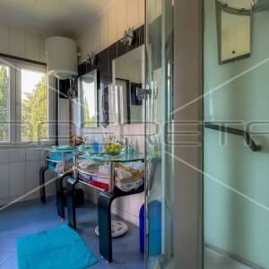 Kuća sa više stambenih jedinica, 150m do mora, Starigrad Paklenica 
