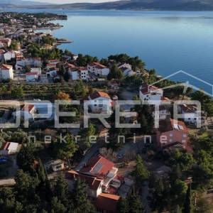 Kuća sa više stambenih jedinica, 150m do mora, Starigrad Paklenica 
