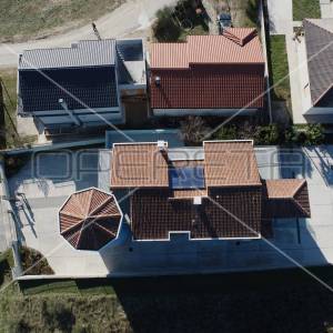 Kuća sa više stambenih jedinica, 2 minute hoda do mora, Ljubač, 550m2
